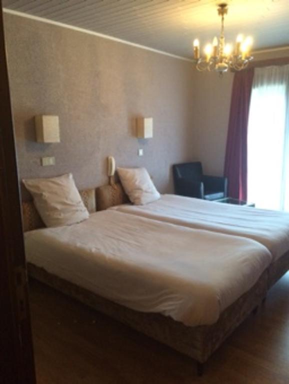 Hotel La Venerie Virton Pokoj fotografie