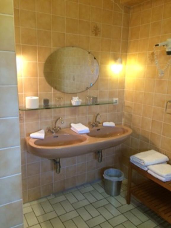 Hotel La Venerie Virton Pokoj fotografie